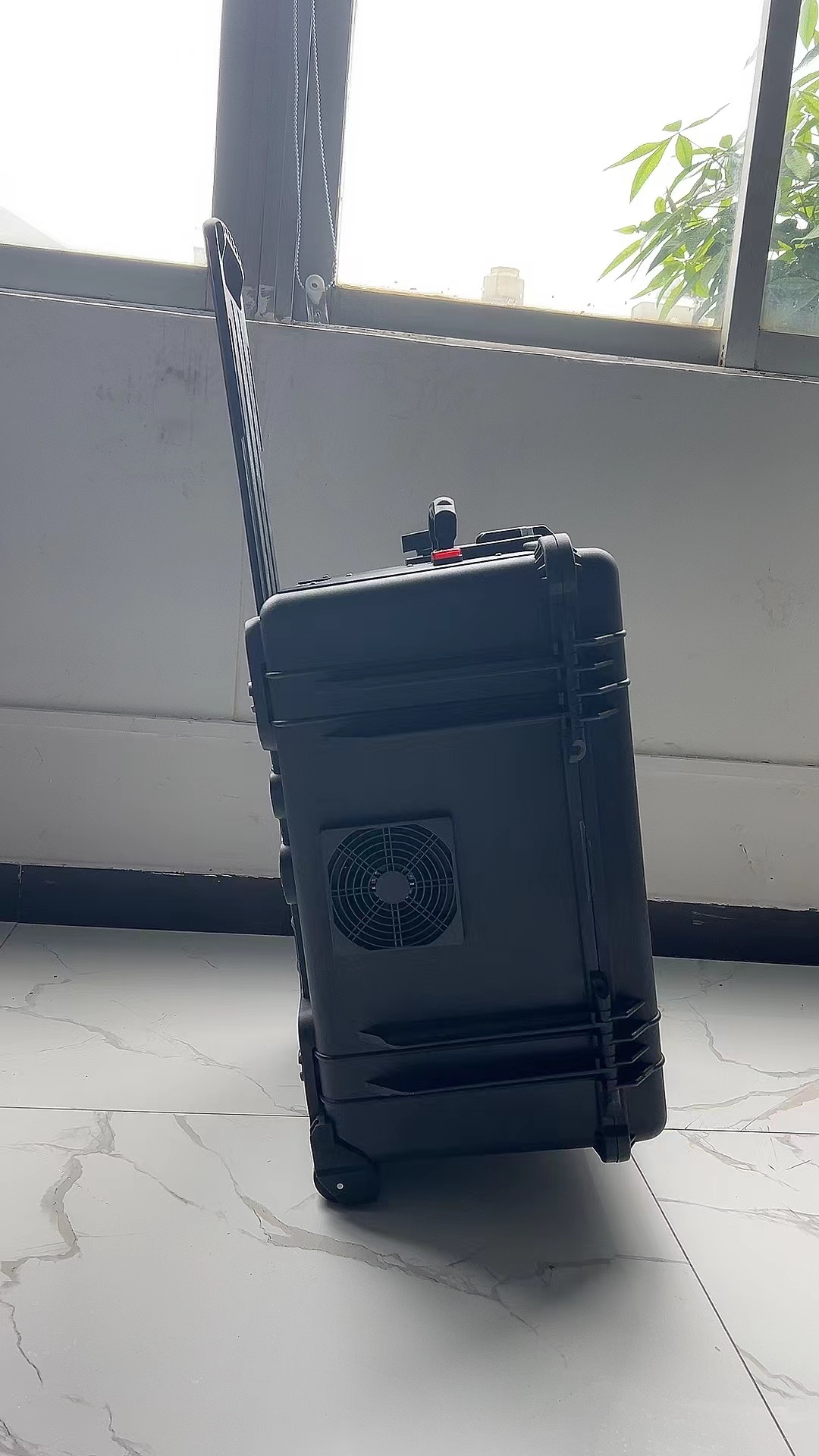 金平手拉箱型移动通信干扰器